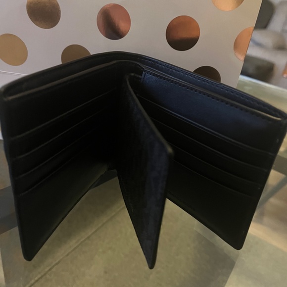 Wallets - Picture 5 of 6